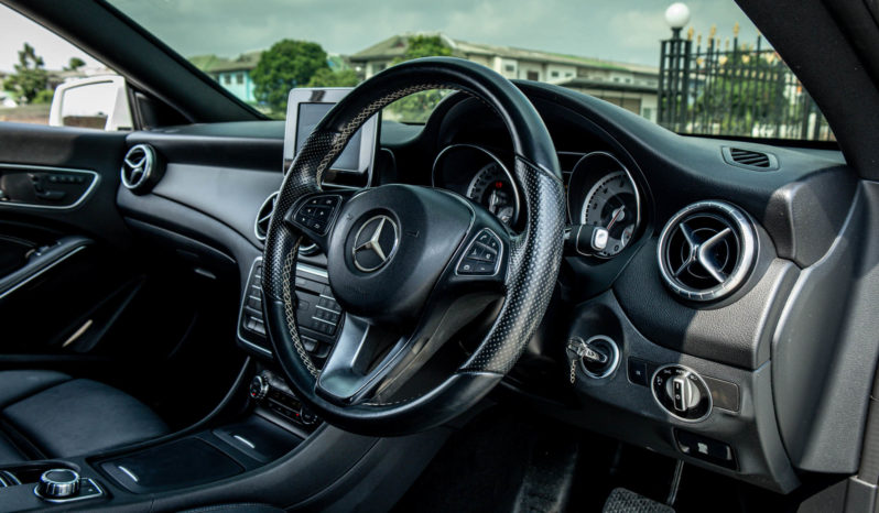 2016  Mercedes-Benz CLA 200 1.6 URBAN full