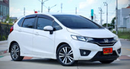 2016 HONDA JAZZ 1.5 SV สีขาว AT