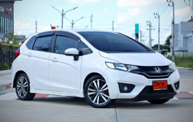 2016 HONDA JAZZ 1.5 SV สีขาว AT