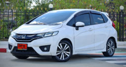 2016 HONDA JAZZ 1.5 SV สีขาว AT