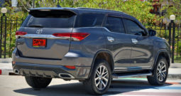 2019 TOYOTA FORTUNER 2.8 V AT 2WD สีเทา