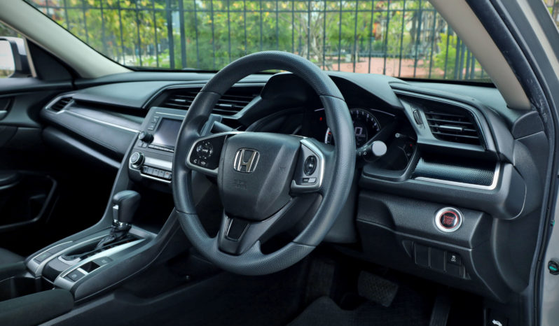 2019 HONDA CIVIC 1.8 E  เกียร์ CVT สีเทา full