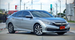 2019 HONDA CIVIC 1.8 E  เกียร์ CVT สีเทา